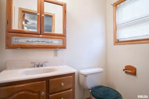 304 E Walnut St, Washburn, IL 61570 photo 22