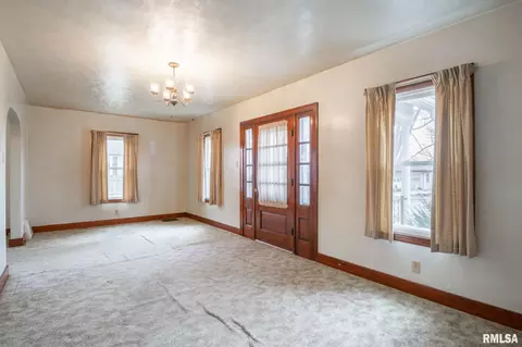 304 E Walnut St, Washburn, IL 61570 photo 5
