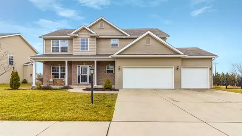 1301 Willow Dr, Washington, IL 61571 photo 1
