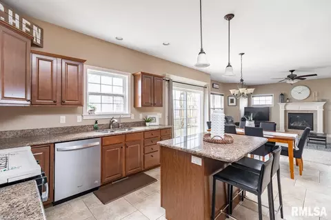 1301 Willow Dr, Washington, IL 61571 photo 10