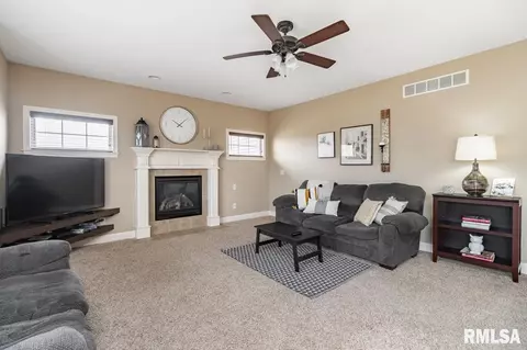 1301 Willow Dr, Washington, IL 61571 photo 6