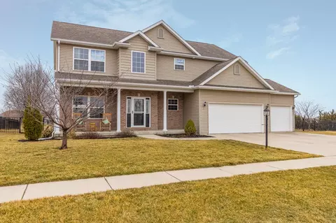 1301 Willow Dr, Washington, IL 61571 photo 2