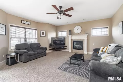 1301 Willow Dr, Washington, IL 61571 photo 5