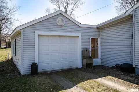 232 E Sheridan St, Manito, IL 61546 photo 6