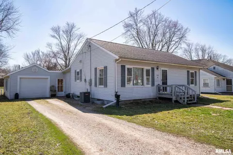 232 E Sheridan St, Manito, IL 61546 photo 1