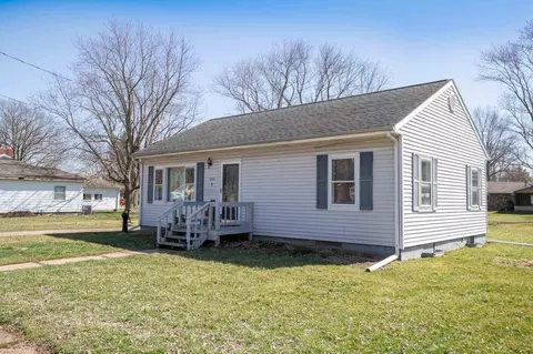 232 E Sheridan St, Manito, IL 61546 photo 2