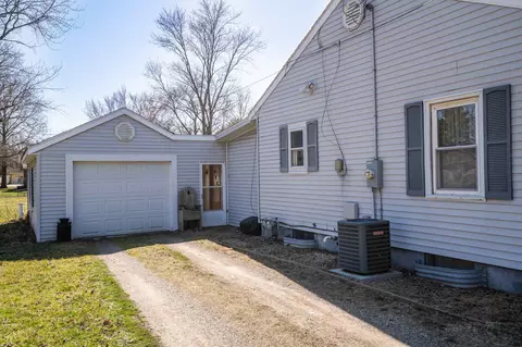 232 E Sheridan St, Manito, IL 61546 photo 5