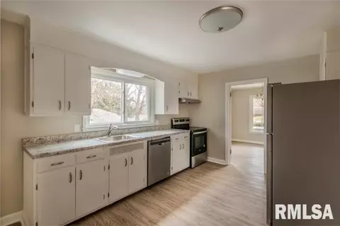 845 Pool Ct, Canton, IL 61520 photo 7