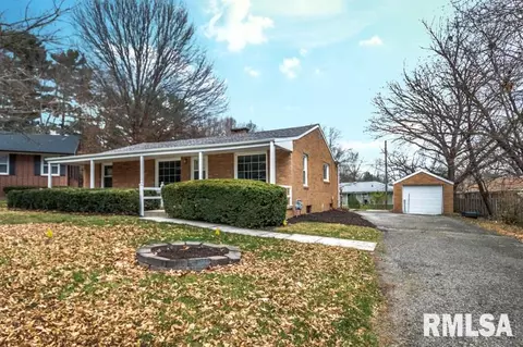 845 Pool Ct, Canton, IL 61520 photo 2