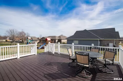2 Holborn Ct, Washington, IL 61571 photo 5