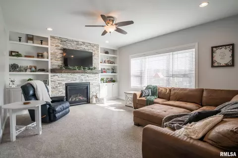 2 Holborn Ct, Washington, IL 61571 photo 18