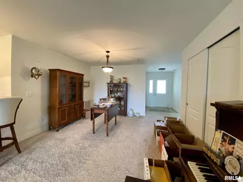 313 Scotch Pine Dr, Macomb, IL 61455 photo 3