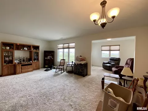 313 Scotch Pine Dr, Macomb, IL 61455 photo 5