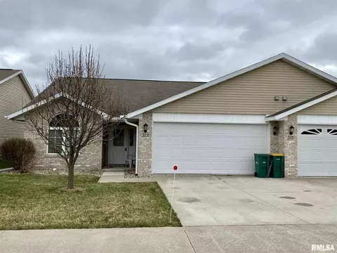 313 Scotch Pine Dr, Macomb, IL 61455 photo 1
