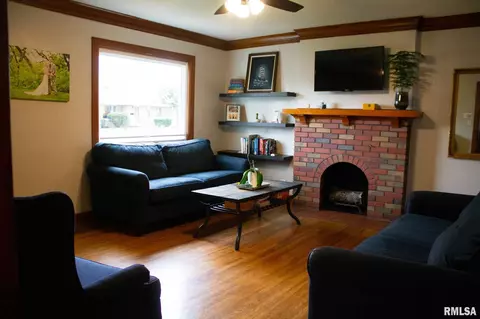 203 S Hamilton St, Eureka, IL 61530 photo 5