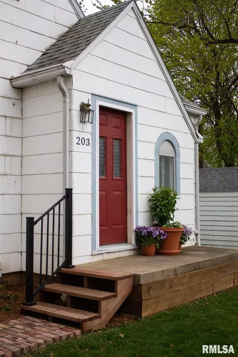 203 S Hamilton St, Eureka, IL 61530 photo 3