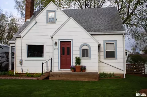 203 S Hamilton St, Eureka, IL 61530 photo 2