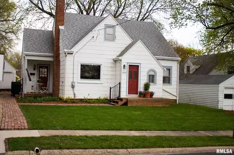 203 S Hamilton St, Eureka, IL 61530 photo 1