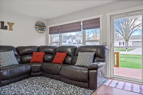 310 E State St, Tremont, IL 61568 photo 4