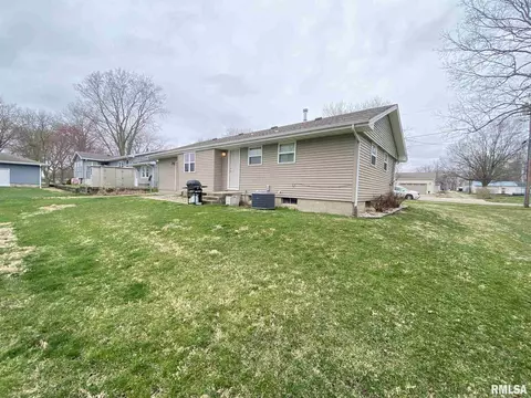 310 E State St, Tremont, IL 61568 photo 20