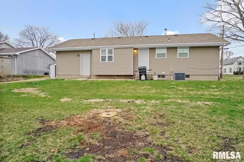310 E State St, Tremont, IL 61568 photo 22