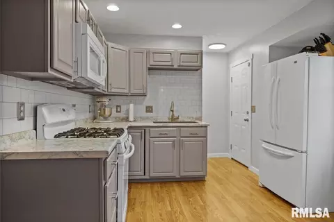 310 E State St, Tremont, IL 61568 photo 7