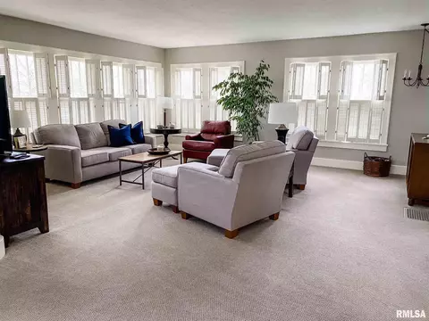 604 Beverly Ave, Macomb, IL 61455 photo 9