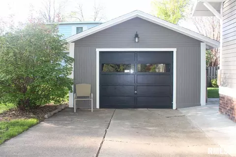 604 Beverly Ave, Macomb, IL 61455 photo 3