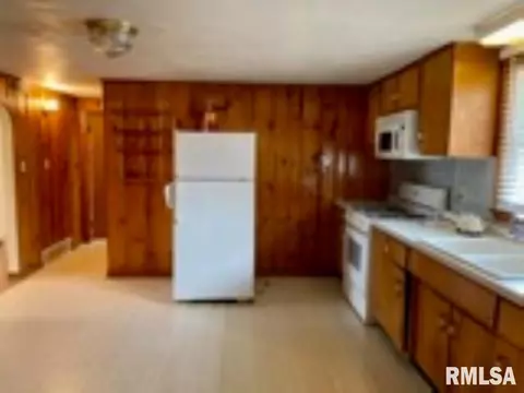 1124 S Johnson St, Macomb, IL 61455 photo 8