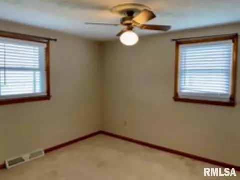 1124 S Johnson St, Macomb, IL 61455 photo 12
