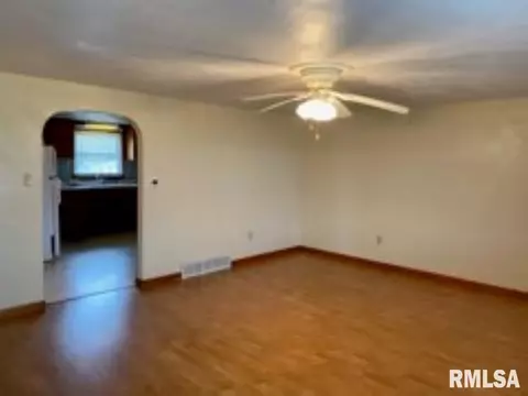 1124 S Johnson St, Macomb, IL 61455 photo 6