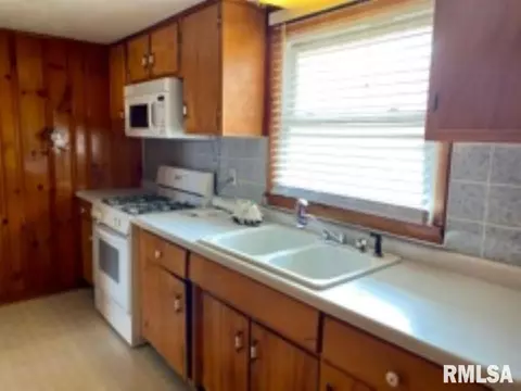 1124 S Johnson St, Macomb, IL 61455 photo 10