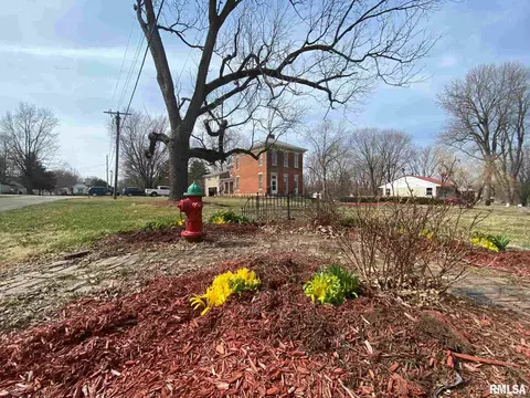 706 N Edwards St, Macomb, IL 61455 photo 4