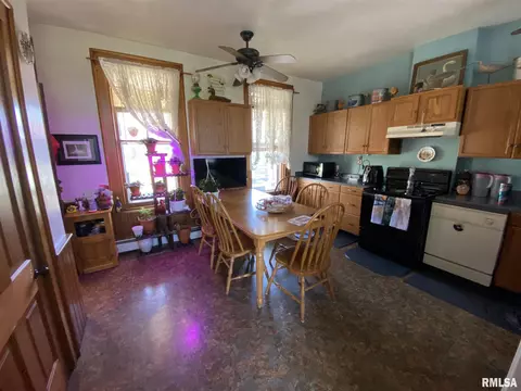 706 N Edwards St, Macomb, IL 61455 photo 9