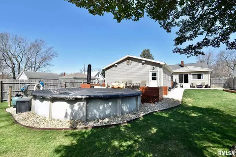 712 Spring St, Washington, IL 61571 photo 2