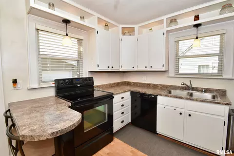 712 Spring St, Washington, IL 61571 photo 3
