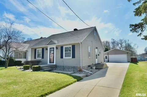 712 Spring St, Washington, IL 61571 photo 1
