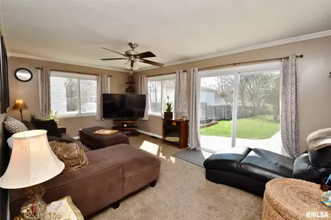 712 Spring St, Washington, IL 61571 photo 5