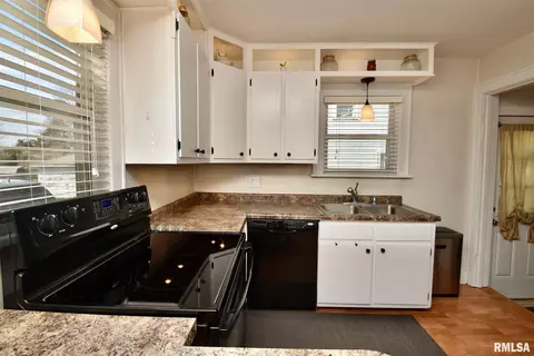 712 Spring St, Washington, IL 61571 photo 32