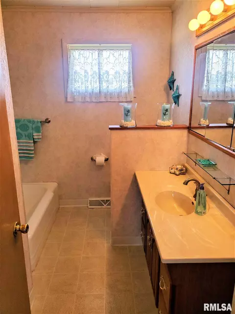 9309 E Manito Rd, Manito, IL 61546 photo 12