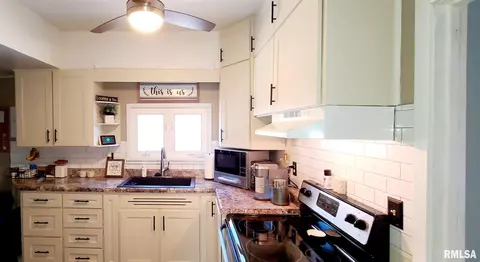 542 Baxter Ct, Canton, IL 61520 photo 7