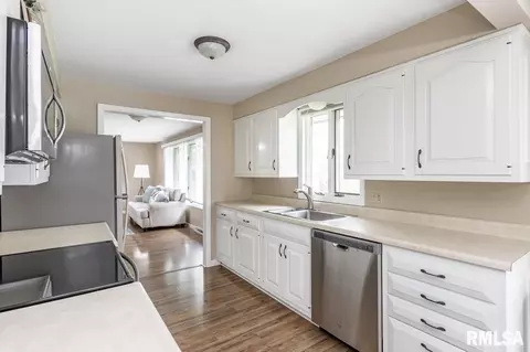 921 Emerson St, Morton, IL 61550 photo 5