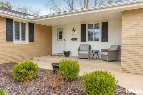 921 Emerson St, Morton, IL 61550 photo 2
