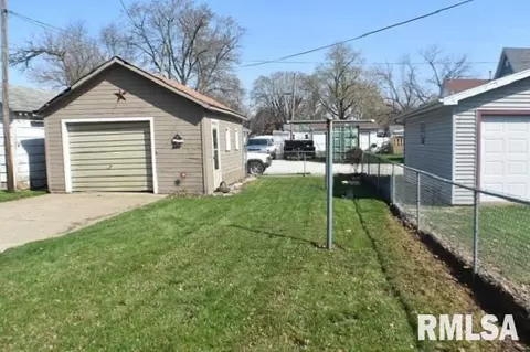 745 E Walnut St, Canton, IL 61520 photo 14