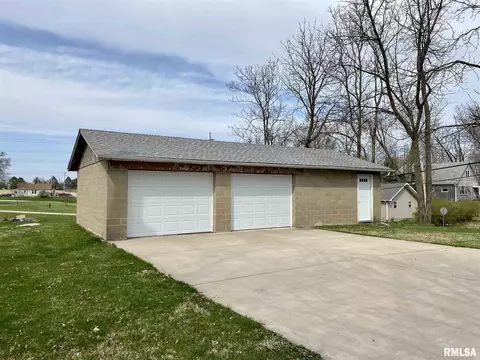 830 Carey Ave, Macomb, IL 61455 photo 3