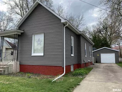 250 E Birch St, Canton, IL 61520 photo 4