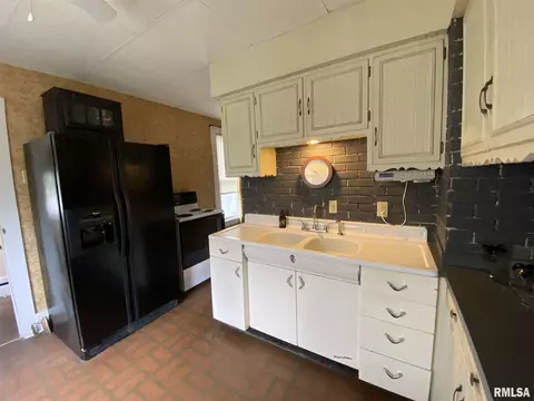 250 E Birch St, Canton, IL 61520 photo 12
