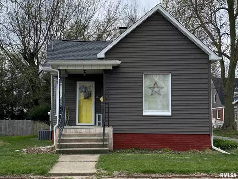 250 E Birch St, Canton, IL 61520 photo 2