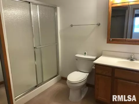 413 Pinecrest Dr, Macomb, IL 61455 photo 6