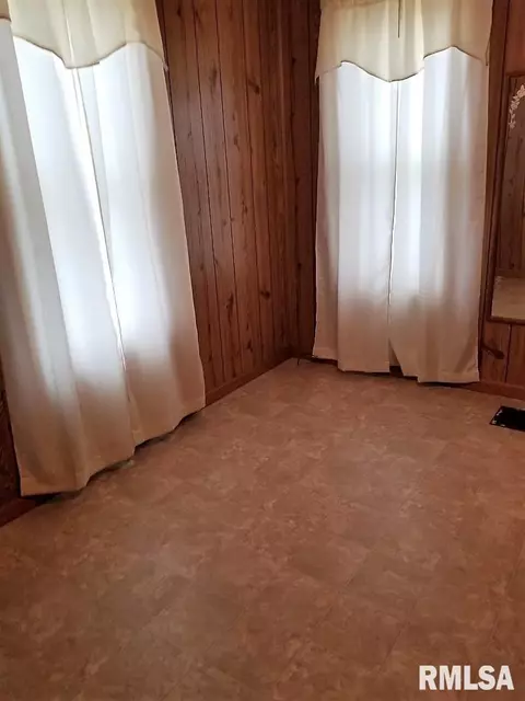 636 Custer Pl, Canton, IL 61520 photo 21